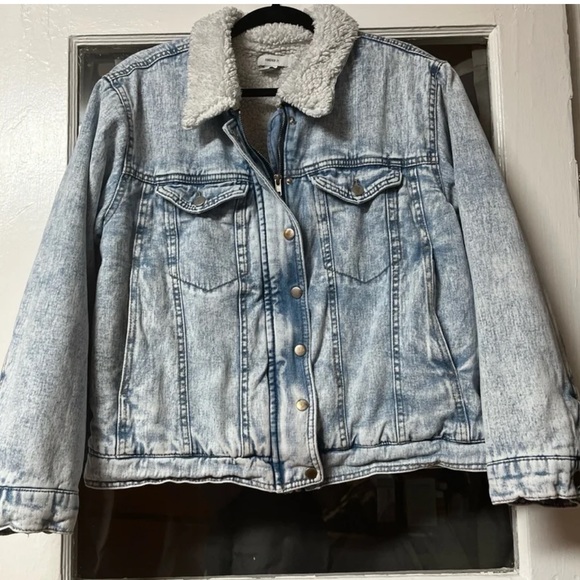 Forever 21 Sherpa lined Jacket - Picture 2 of 6